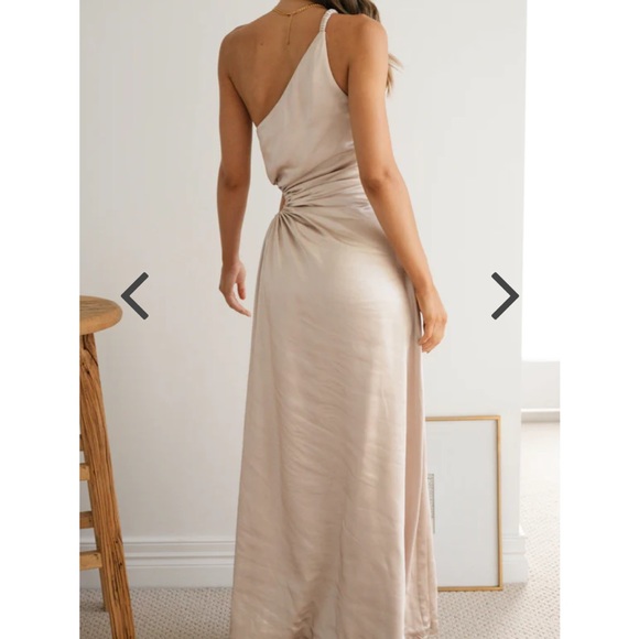 Mura boutique dress - Picture 4 of 6